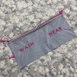 The Gap Travel Pouch - Travel Bag